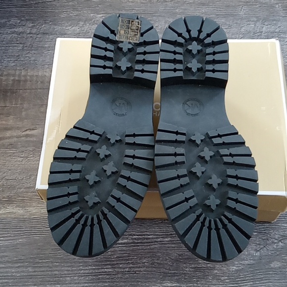 Michael Kors Women's Shoes-NEW - Picture 3 of 3